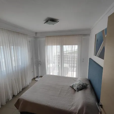 Seaview Apartment *